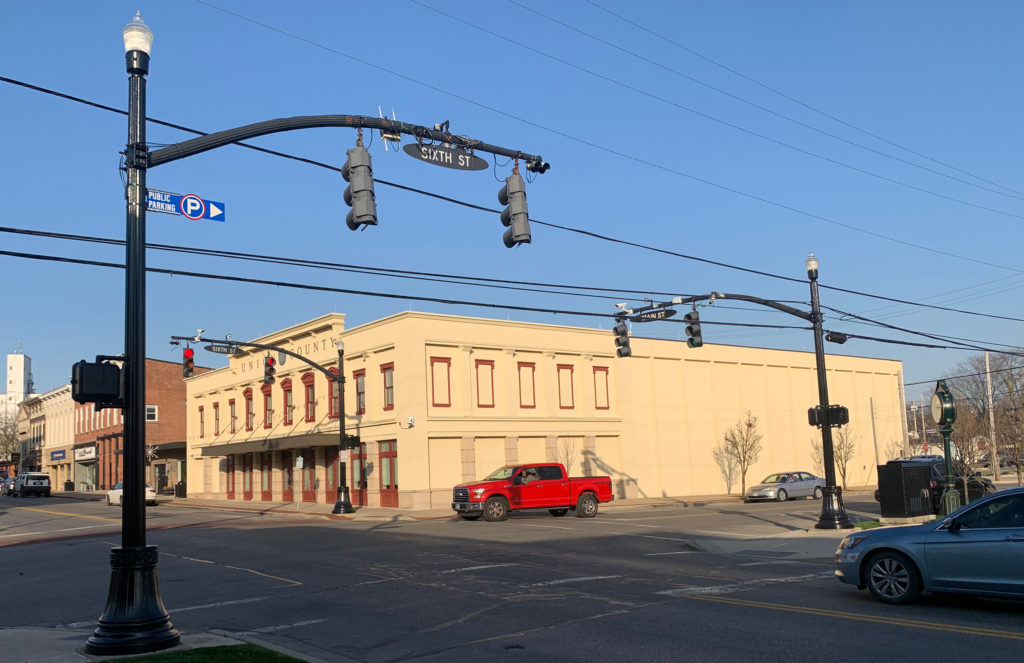 Sixth St, Marysville, OH—Red-light intersection